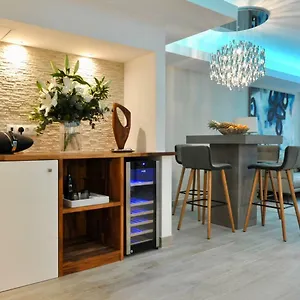 Luxury In La Isla, Puerto Banus Apartment Marbella
